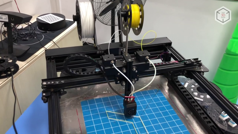 Вид принтера SolidPrint T3 во время работы