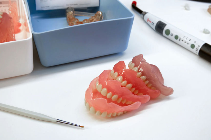 Реалистичные цифровые протезы изготовленные из Formlabs Dental Teeth A2