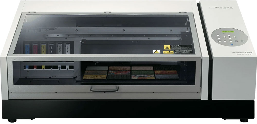 Настольный планшетный принтер для УФ-печати Roland VersaUV LEF2-200